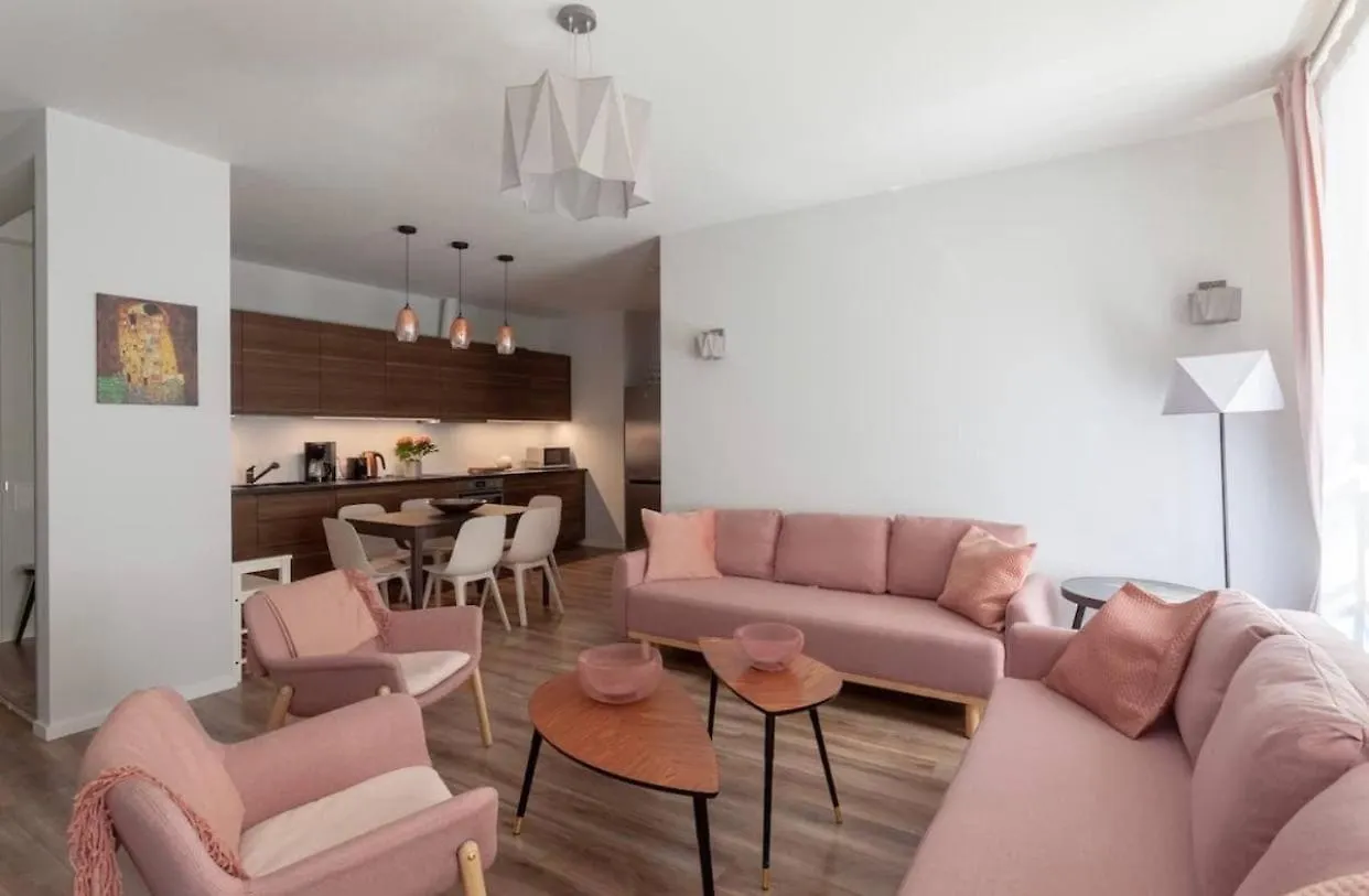 Voyage House